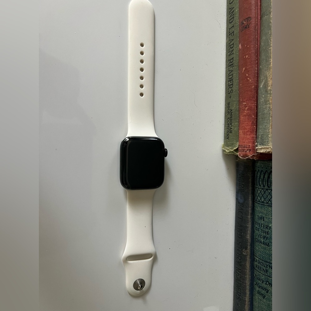 Apple Watch  series 4 (GPS, Cellular, Waterproof) 44mm. Graphite. 2019.